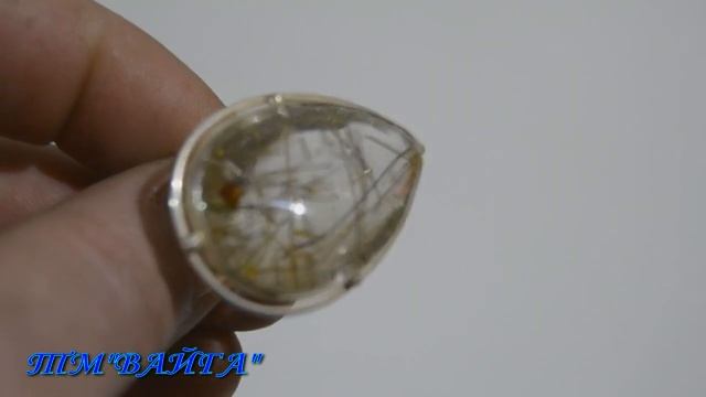 Крупное кольцо с рутиловым кварцем волосатиком.