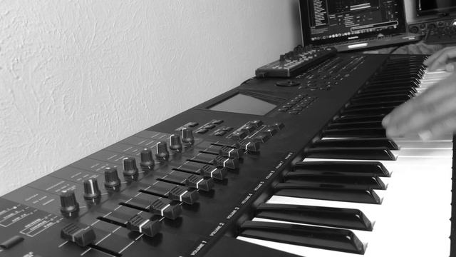 Yamaha Motif смотреть онлайн