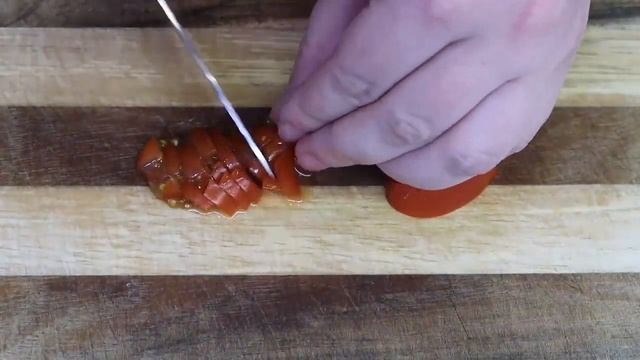 Лаваш с сочной начинкой из помидор, сыра и зелени. Конвертики из лаваша. Лаваш на сковороде