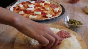 Вкуснейшая пицца дома Пикантная пицца с Халапеньо