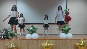 Флешмоб на 23 февраля  6а класс