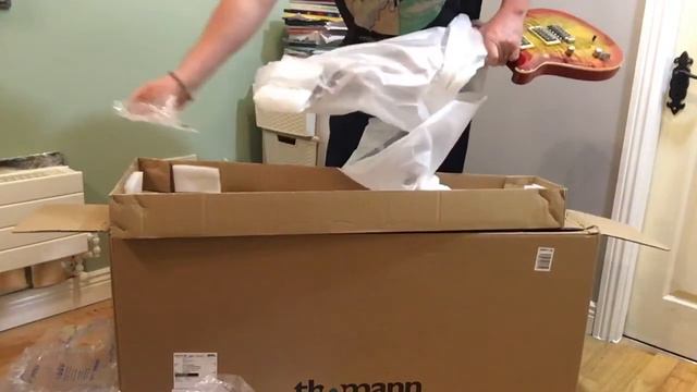 Left handed Harley Benton cst-24t Unboxing смотреть онлайн