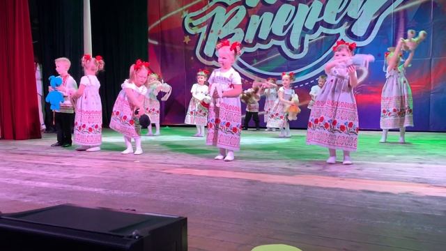 Малыши танцуют на Концерте студии танцев ШАГ ВПЕРЁД в Истре!
