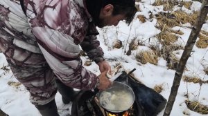 Готовим уху на костре! Лучшая уха, уха приготовленная на природе. Уха на озере.