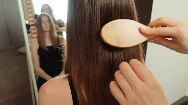 АСМР РАСЧЕСЫВАЮ ДЕРЕВЯННЫМИ РАСЧЕСКАМИ И ГЛАЖУ ПО ВОЛОСАМ. Шепот, звуки волос. Проверка в перчатках смотреть онлайн