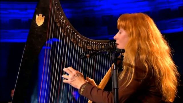 Loreena McKennitt : She moved trough the fair смотреть онлайн