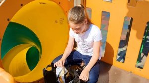 SCP ГОРКА ПОЖИРАТЕЛЬ vs 100 СЛОЕВ ЕДЫ челлендж Узнали ЧТО ЖРЕТ горка пожиратель
