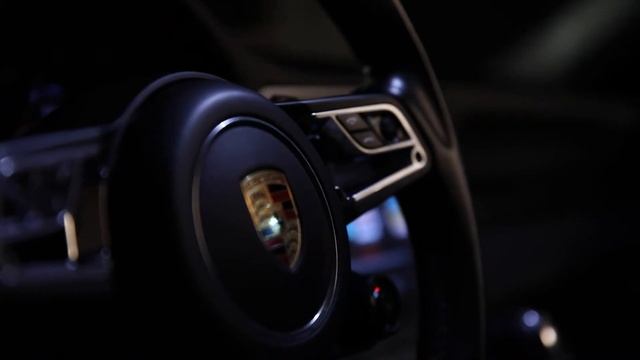 Porsche 911 Carrera 4 GTS смотреть онлайн