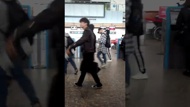 [170509] B.A.P in Budapest [TRAVEL TO RUSSIA] Liszt Ferenc International Airport