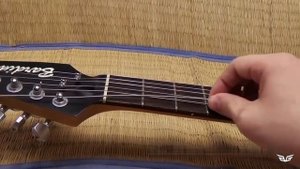 Как поменять струны на гитаре