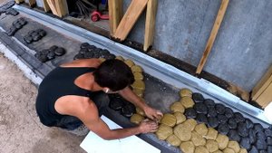 ? ШИКАРНАЯ садовая дорожка из пакетированных камней своими руками.