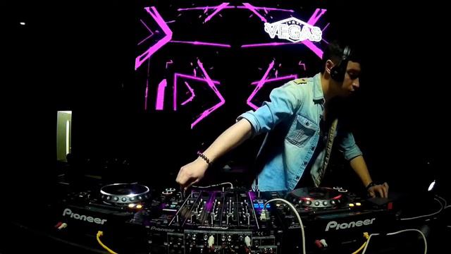 MORELLY - Smashing Room #4 смотреть онлайн