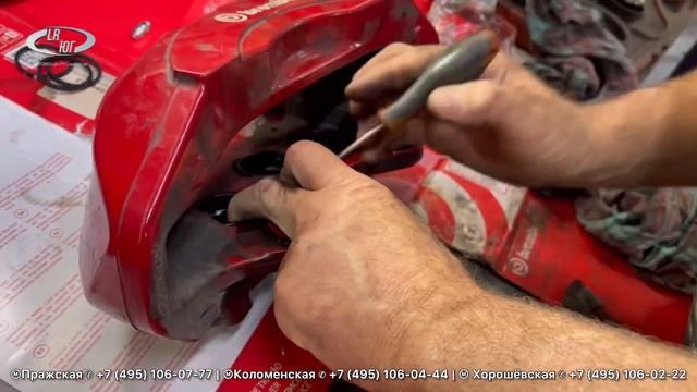 Заклинел суппорт Range Rover Sport. Ремонт суппорта. Закисание поршней в тормозном суппорте.