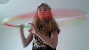 Как научиться крутить обруч.