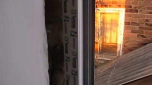 Установка пластикового окна одним человеком