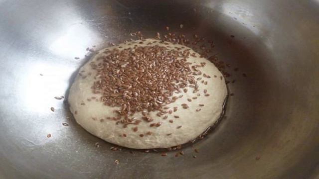Хлеб с цельнозерновой мукой и семенами льна