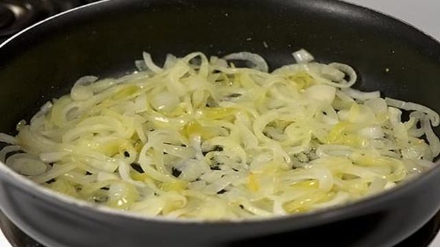 Тушеная свинина на сковороде