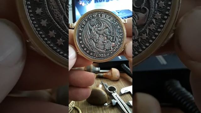 Гравировка штихелем по металлу вручную.Стиль "Арабески".Изготовление циферблатов. смотреть онлайн