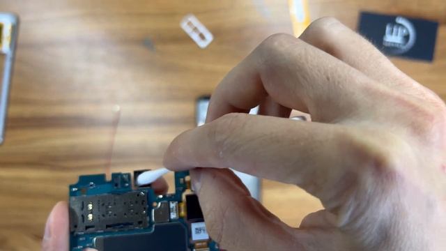 Ремонт смартфона Samsung m51 m515, полная разборка, замена китайского дисплея на оригинал! UPservic