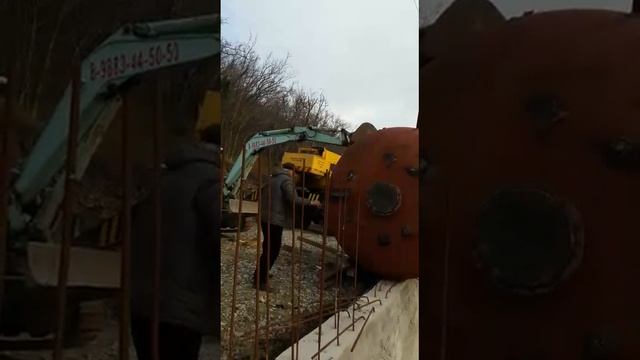 Полёт 5 ти тонной бочки в котлован!! смотреть онлайн