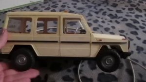 Старинные игрушки. Машинки СССР на пульту управления.