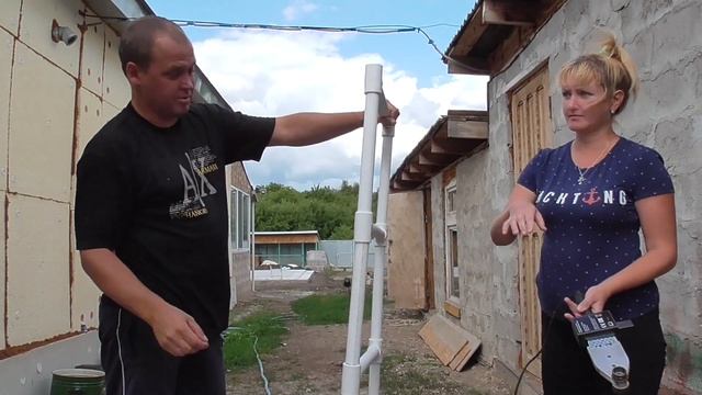 Лестница для бассейна из пластиковых труб./Ladder for the pool of plastic pipes.