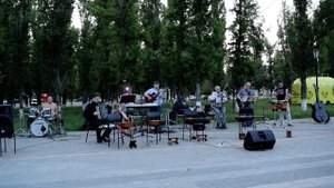 Городские цветы. Исполняет ансамбль "Настроение"(г.Михайловка).