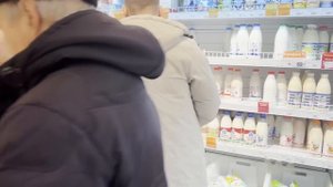 РАЗБОРКИ в магазине. ВЫЗВАЛИ РОСГВАРДИЮ НА ПОКУПАТЕЛЕЙ. Чем закончится КОНФЛИКТ?