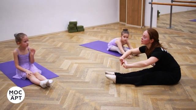 Балет с Ольгой Стекольщиковой. Упражнения на развитие физических данных смотреть онлайн