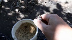 Как легко и просто очистить свечи зажигания от нагара при помощи песка и дрели.