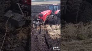 МТЗ--3522..Буксует.Вытаскиваем.