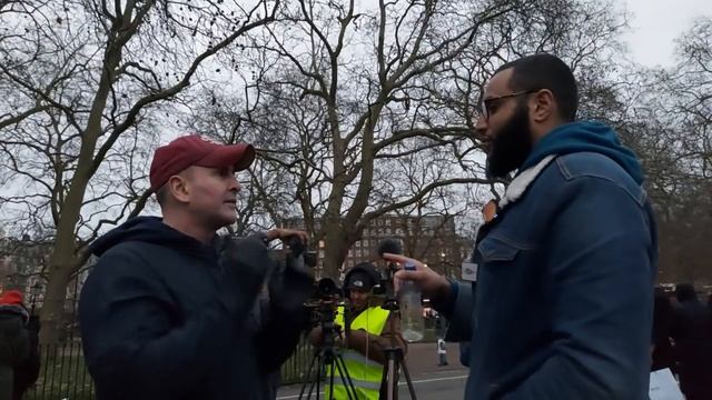 P2 - Hostile Atheist becomes friend of Mohammed Hijab! | Speakers Corner | Hyde Park смотреть онлайн