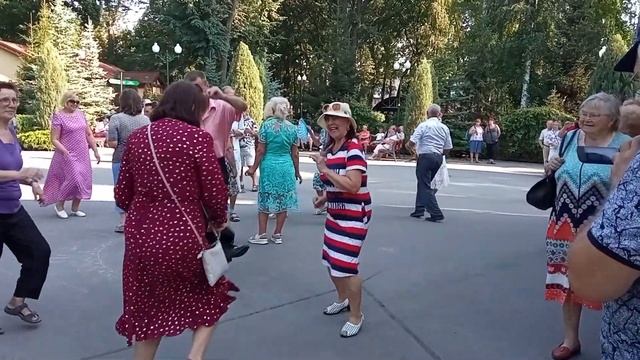 Танцы в парке им. Горького ? Ретро - парк? Харьков