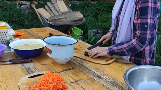 1 день в деревне с крапивой. СУП ИЗ КРАПИВЫ. Полезный весенний суп. майский суп. зелёный суп. смотреть онлайн