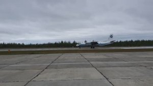 Посадка Ан-26 в Мирном (UERR) в день воздушного флота 21.08.2022 в 4K.mkv