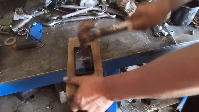 Раздавил телефон,потом рибил его к доске) смотреть онлайн