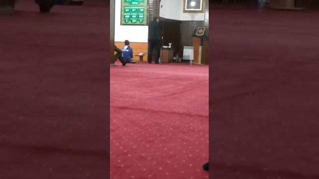 Посмотрите как читают в нашей мечети👍👍 смотреть онлайн