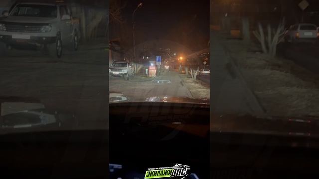 Житель Владивостока возмутился местом установки станции зарядки для электро-каров.
