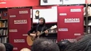 Lisa Loeb singing "Do You Sleep" at Borders In-Store