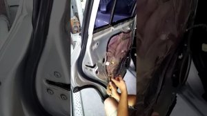 Как снять заднюю дверную ручку на TOYOTA HIGHLANDER