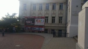 Я у дома пионеров перед пробами в театральный вуз.