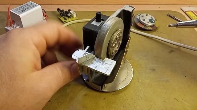 Миниатюрное точило для сверл из HDD. смотреть онлайн