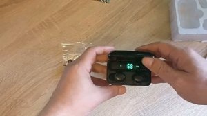 Bluetooth наушники F9 с зарядным футляром / True Wireless Headset F9 - распаковка.