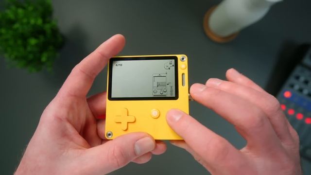 Купил Playdate в 2024 году. Настоящая портативная консоль - Обзор