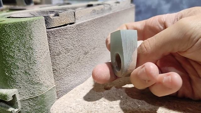 Комплект кулон и кольцо из эпоксидной смолы и дерева