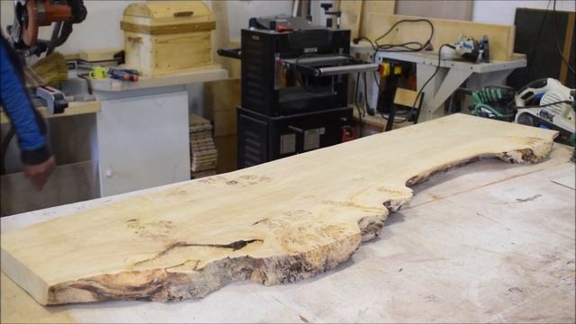 Полка со слэба тополя, для ТВ. A shelf with a slab of poplar, for TV.