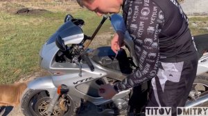 Замена воздушного фильтра на мотоцикле Honda VTR 1000F (дешёвый воздушный фильтр)