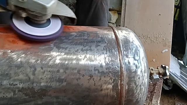 Чем лучше всего очистить старый газовый баллон от краски
