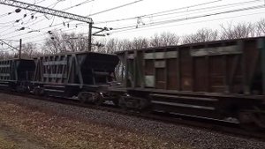 Электровоз ВЛ8м-1018 с грузовым поездом