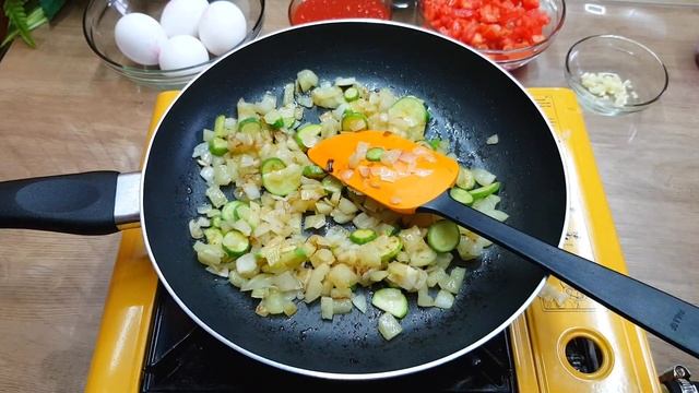 Яичница с помидорами на завтрак - шакшука. Вкусный завтрак, простой рецепт